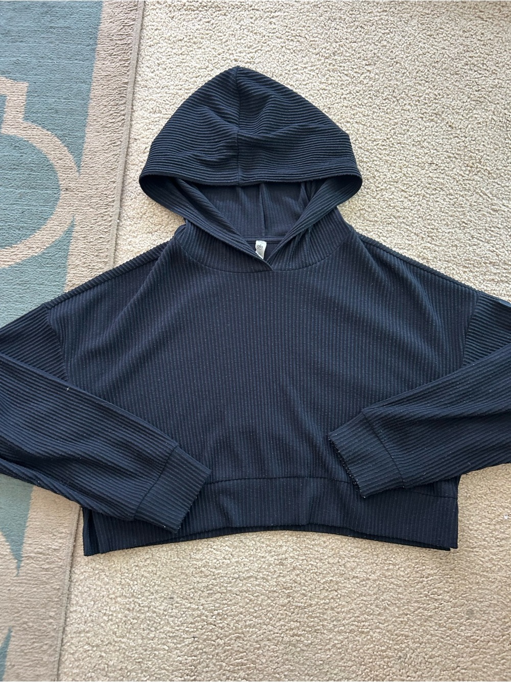 Alo Muse Hoodie in Black - Picture 4 of 7